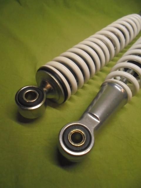YSS リアサスペンション335mm 白 - 崎田二輪通販 スーパーカブ YSS リアサスペンション335mm 白 - 崎田二輪通販 スーパーカブ