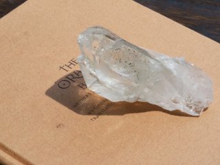 【Q185】水晶 / 大切な場所のエネルギー浄化してくれる奇跡の111g原石水晶クラスター
