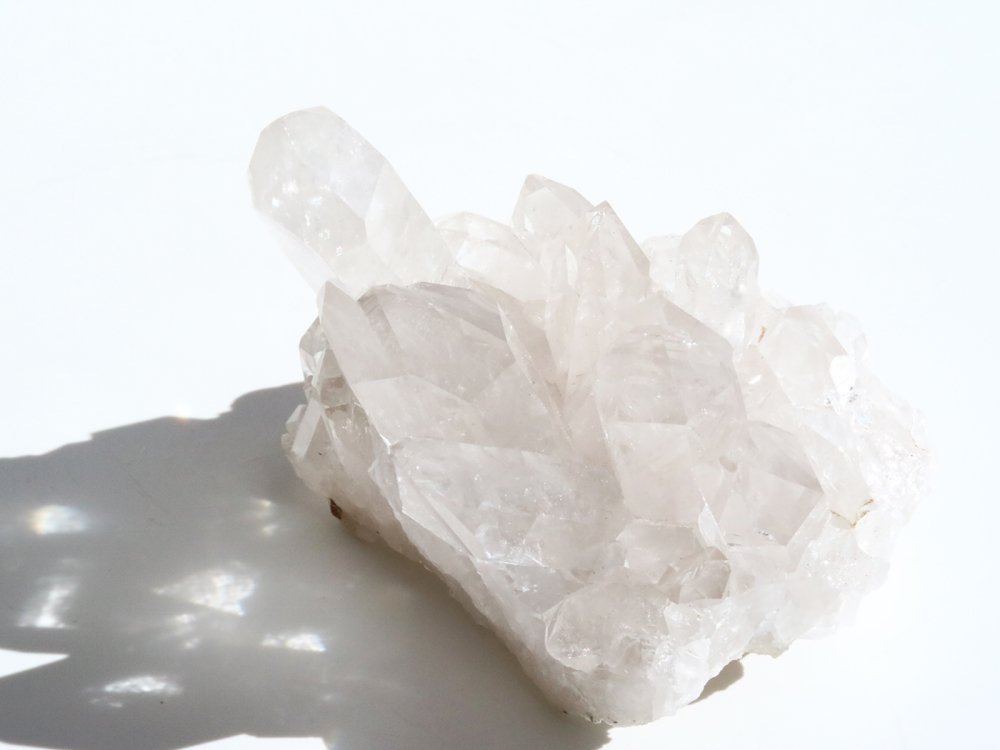 水晶 / 美しい水晶で運気を高める！トマスゴンサガ原石水晶 | 幸せを呼ぶ天然石・パワーストーン専門店 レアズアフェクション