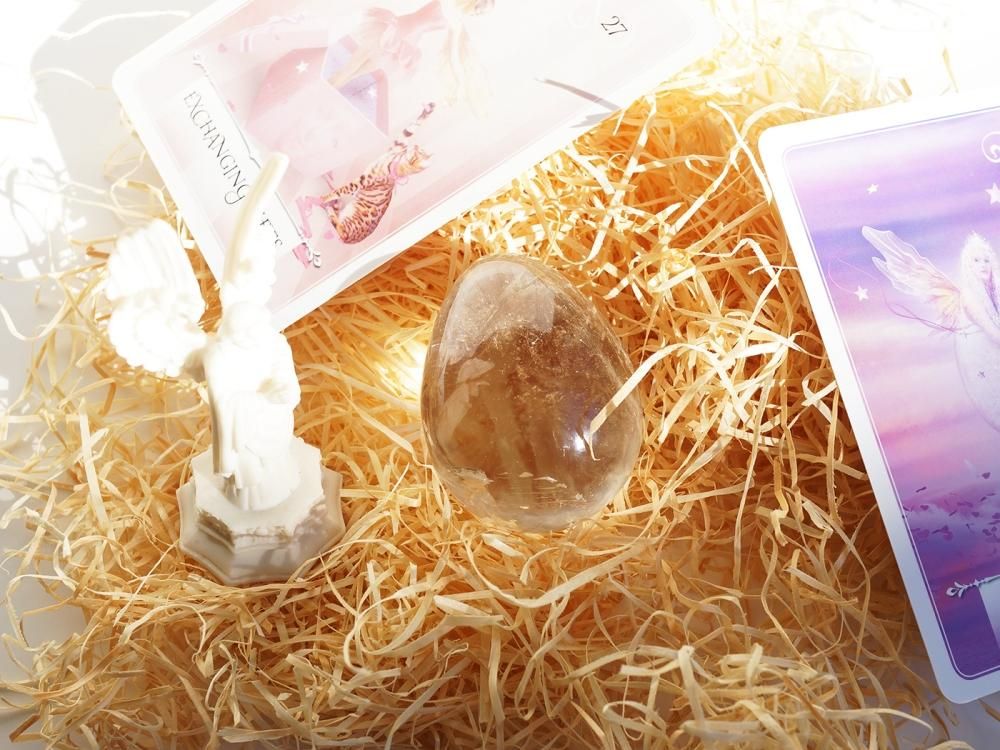 TMG たまご　卵のような石？宝石？鉱石？　詳細不明 Amazon.co.jp: セレナイト たまご 卵型 エッグ 置き物 モロッコ