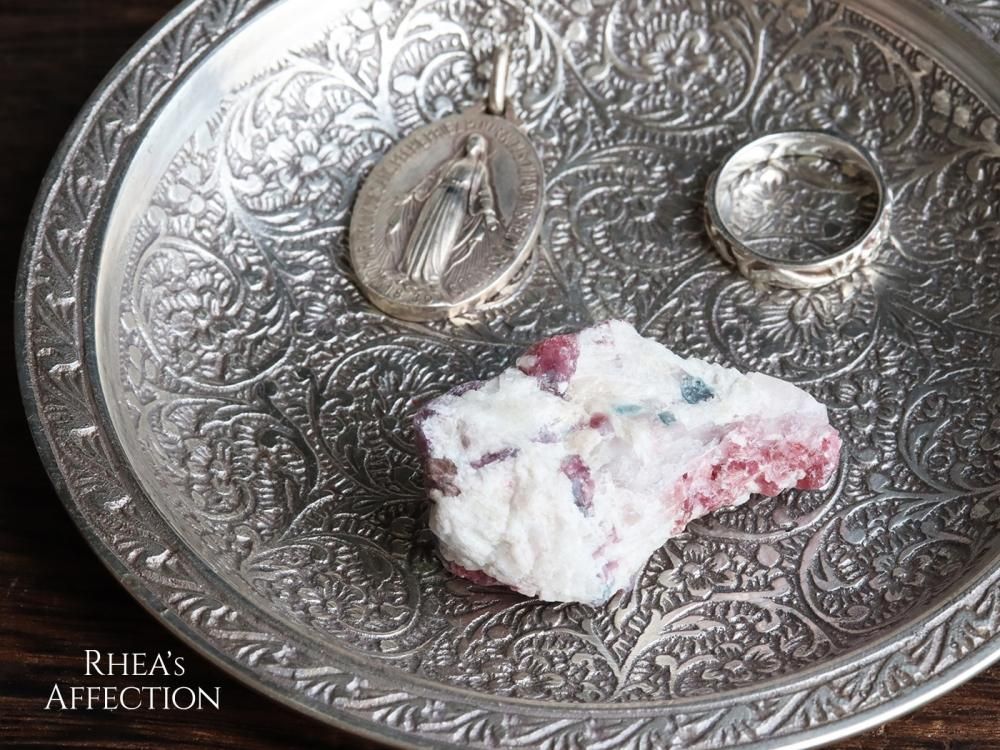 トルマリン / 希望の石！パライバトルマリンの原石 | 幸せを呼ぶ天然石