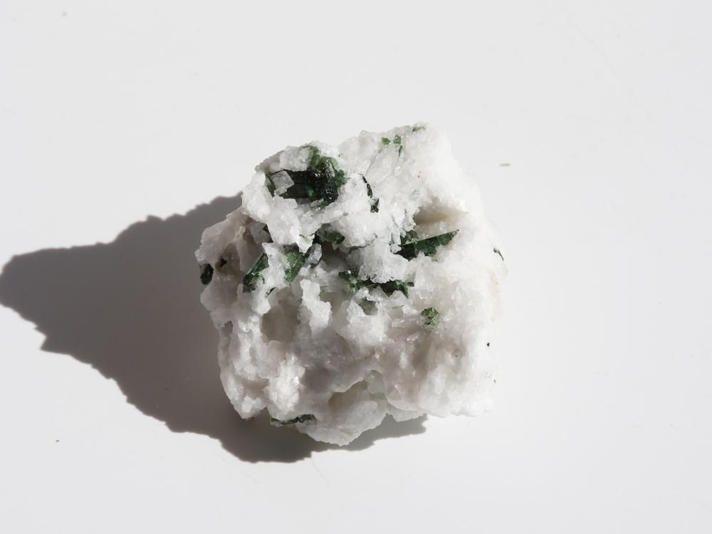 TM14】トルマリン・アルバイト / キラキラの輝きが魅力の母岩付き