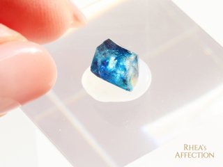 【EL1】ユークレース / 神秘的な青色の輝き！ジンバブエ産のユークレース原石