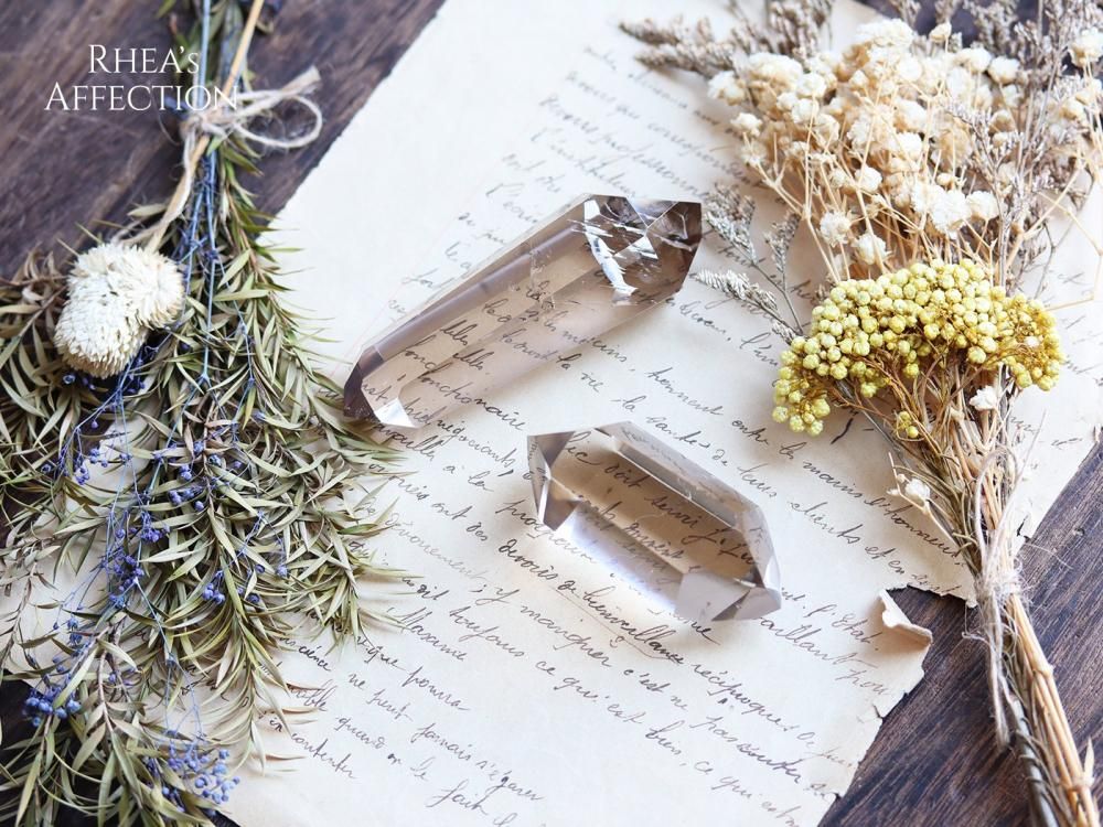 パキスタン スカルドゥAshopi産 いろいろ付いたクリアなスモーキークォーツ スカルドゥ産水晶にショールをぶっ刺した！～ライトスモーキー