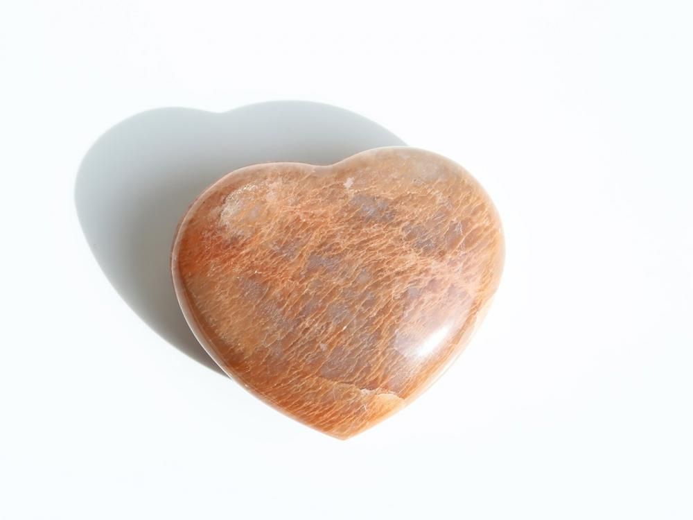 MS16】ムーンストーン / 美しい色合いが魅力のハート型のピーチムーン