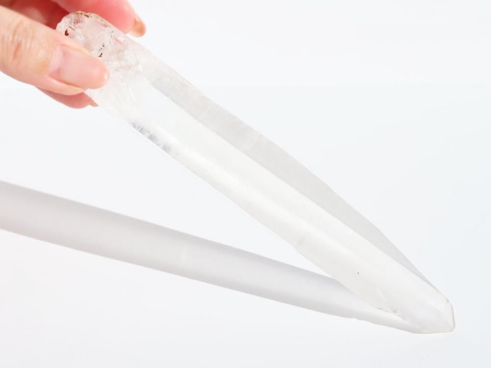 Q545】水晶 / 天に伸びるような神秘的なレーザーポイントクォーツ