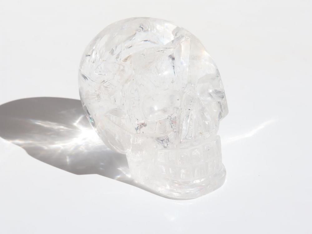 Q563】水晶 / 幸運を引き寄せる虹の輝きを宿したスカル水晶454g