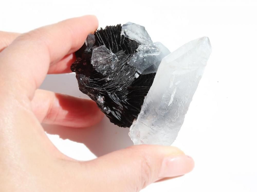 Q568】水晶 / ヘマタイトの力強いエネルギーが魅力のヘマタイト Q568】水晶 / ヘマタイトの力強いエネルギーが魅力のヘマタイト