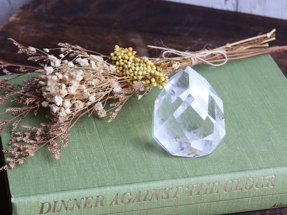 Q587】水晶 / タロットや瞑想の時間に、空間と心を整えてくれる