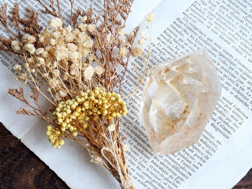 5%寄附①☆ 髪晶 髪の毛の糸模様 水晶 厄除け縁起物 Q593】水晶 / ネガティブな波動を幸せの波動に変えてくれる