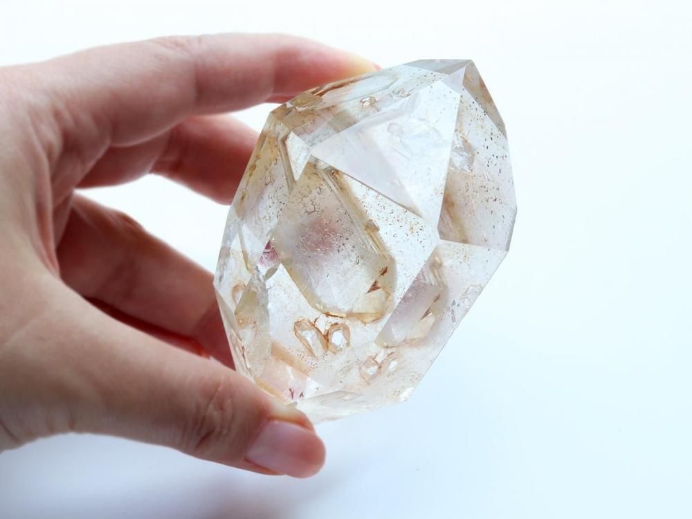 Q593】水晶 / ネガティブな波動を幸せの波動に変えてくれる