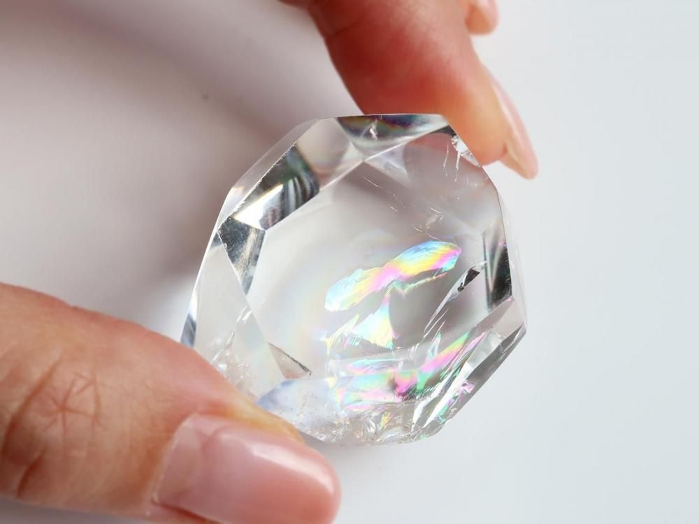Q608】水晶 / 幸せを引き寄せる虹の輝きを宿したアイリスクォーツ36g