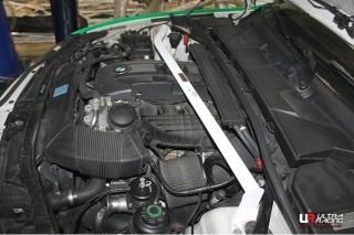 Ultraracing フロントタワーバー BMW E82 135i