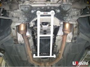 UltraRacing フロントメンバーブレース メルセデスベンツ w209 CLK
