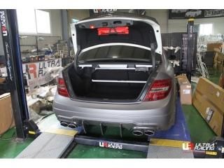 Ultraracing リアタワーバー メルセデスベンツ w204 Cクラス