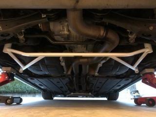 UltraRacingリアボディアンダーブレース AUDI 8V RS3 セダン スポーツバック