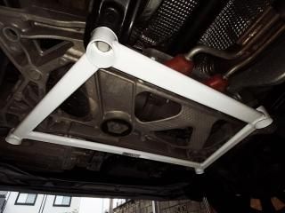 UltraRacingフロントボディアンダーブレース VW アルテオン