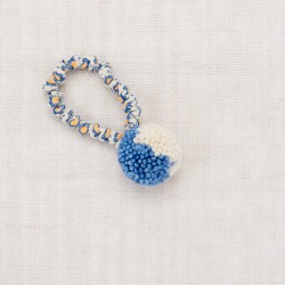 <img class='new_mark_img1' src='https://img.shop-pro.jp/img/new/icons52.gif' style='border:none;display:inline;margin:0px;padding:0px;width:auto;' />Misha and Puff Pom Pom Hair Tie / Blueberry