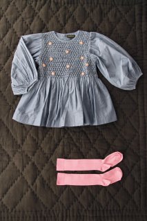<img class='new_mark_img1' src='https://img.shop-pro.jp/img/new/icons14.gif' style='border:none;display:inline;margin:0px;padding:0px;width:auto;' />Bonjour Smocked Blouse - Chambray