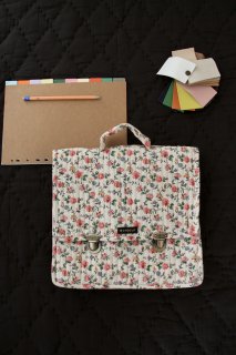<img class='new_mark_img1' src='https://img.shop-pro.jp/img/new/icons14.gif' style='border:none;display:inline;margin:0px;padding:0px;width:auto;' />Bonjour School bag / Ivory Floral Corduroy