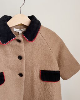 <img class='new_mark_img1' src='https://img.shop-pro.jp/img/new/icons14.gif' style='border:none;display:inline;margin:0px;padding:0px;width:auto;' />CARAMEL CHEE BABY COAT / CAMEL WHITE NAVY