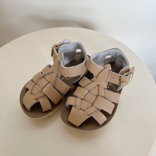 <img class='new_mark_img1' src='https://img.shop-pro.jp/img/new/icons14.gif' style='border:none;display:inline;margin:0px;padding:0px;width:auto;' />salt water sandals（ソルトウォーター）Shark / Latte