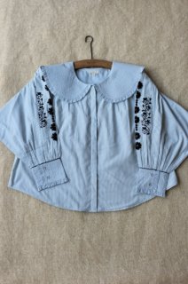 <img class='new_mark_img1' src='https://img.shop-pro.jp/img/new/icons14.gif' style='border:none;display:inline;margin:0px;padding:0px;width:auto;' />Bonjour Women's blouse with small blue shirt stripe (Women)
