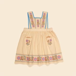 <img class='new_mark_img1' src='https://img.shop-pro.jp/img/new/icons14.gif' style='border:none;display:inline;margin:0px;padding:0px;width:auto;' />Apolina Ursina Embroidered Pinafore - Cashew