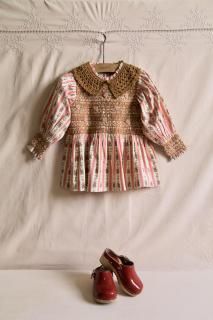 <img class='new_mark_img1' src='https://img.shop-pro.jp/img/new/icons14.gif' style='border:none;display:inline;margin:0px;padding:0px;width:auto;' />Bonjour Handsmock blouse with crochet collar tapestry pink stripe