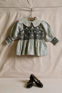 <img class='new_mark_img1' src='https://img.shop-pro.jp/img/new/icons14.gif' style='border:none;display:inline;margin:0px;padding:0px;width:auto;' />Bonjour Handsmock blouse with crochet collar black stripe