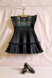 <img class='new_mark_img1' src='https://img.shop-pro.jp/img/new/icons14.gif' style='border:none;display:inline;margin:0px;padding:0px;width:auto;' />Bonjour Dress pleated black taffetas