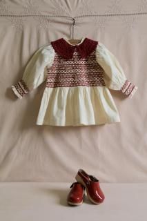 <img class='new_mark_img1' src='https://img.shop-pro.jp/img/new/icons14.gif' style='border:none;display:inline;margin:0px;padding:0px;width:auto;' />Bonjour Handsmock blouse with crochet collar ivory dot print