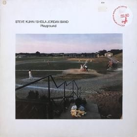 <img class='new_mark_img1' src='https://img.shop-pro.jp/img/new/icons50.gif' style='border:none;display:inline;margin:0px;padding:0px;width:auto;' />Steve Khun/Sheila Jordan Band / Playground