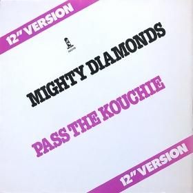 <img class='new_mark_img1' src='https://img.shop-pro.jp/img/new/icons50.gif' style='border:none;display:inline;margin:0px;padding:0px;width:auto;' />The Mighty Diamonds / Pass The Kouchie (12