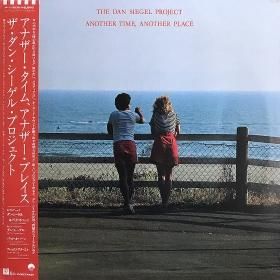 <img class='new_mark_img1' src='https://img.shop-pro.jp/img/new/icons50.gif' style='border:none;display:inline;margin:0px;padding:0px;width:auto;' />The Dan Siegel Project / Another Time, Another Place