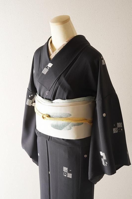 単衣>丹後ちりめん紺色に市松兎植物の飛び柄小紋 - いちりん 単衣>丹後ちりめん紺色に市松兎植物の飛び柄小紋 - いちりん