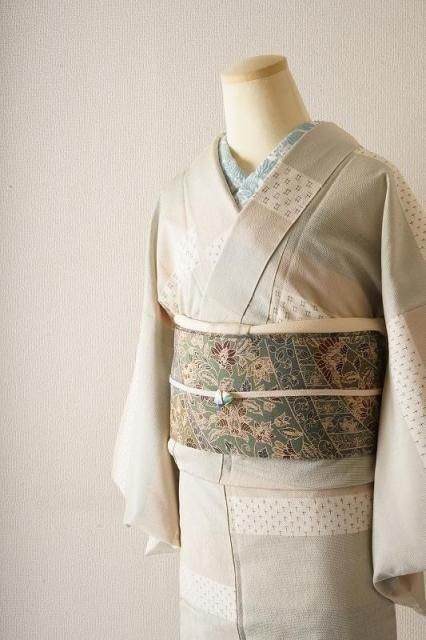 紬ちりめん 絵羽紬 袷 訪問着縦縞織り紋様に染めかすれ縞 アイスシルバー 未使用 帯のアトリエ 花邑 hanamura 銀座 「格子縞に十字絣文様 真綿紬 袷」