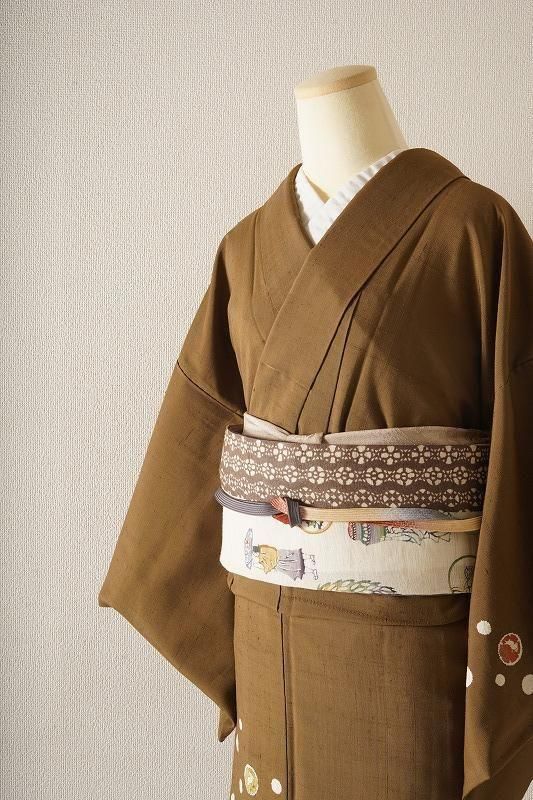 鶯茶色に跳ね兎<br>紬の付け下げ