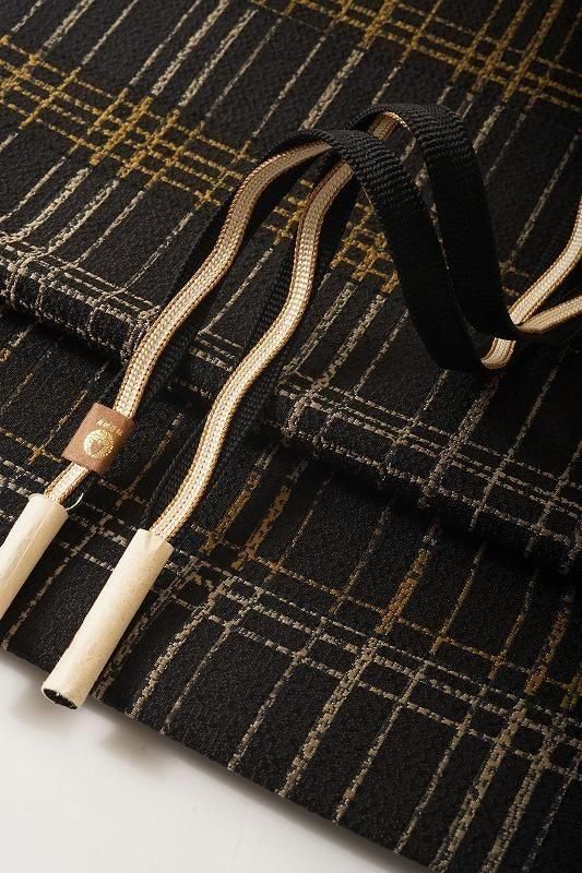 <img class='new_mark_img1' src='https://img.shop-pro.jp/img/new/icons14.gif' style='border:none;display:inline;margin:0px;padding:0px;width:auto;' />濡羽色と生成りと金彩の帯締め