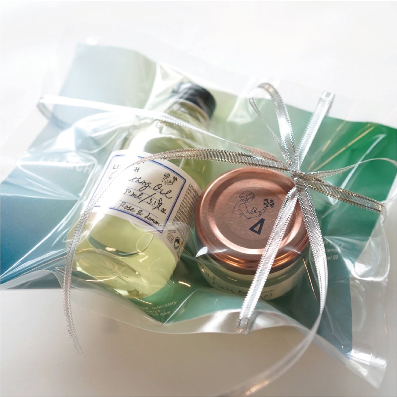 LISARCH  HOLIDAY GIFT SET<br>(Everything Oil & Hair Sorbet )<br>（期間限定販売）