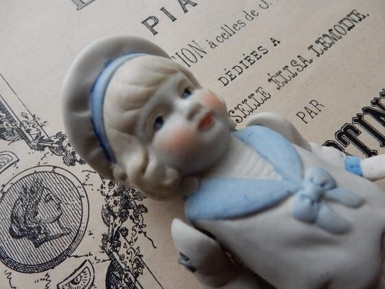 ドイツアンティークビスクドール グーグリー・おしゃれな女の子のビスクドール（ドイツ） - Guignol