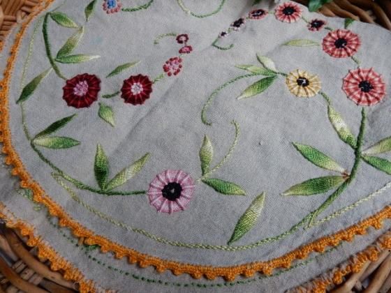 LT 132 フランス刺繍のドイリー - ANTIQUEーPETITSIMONーFRANCE