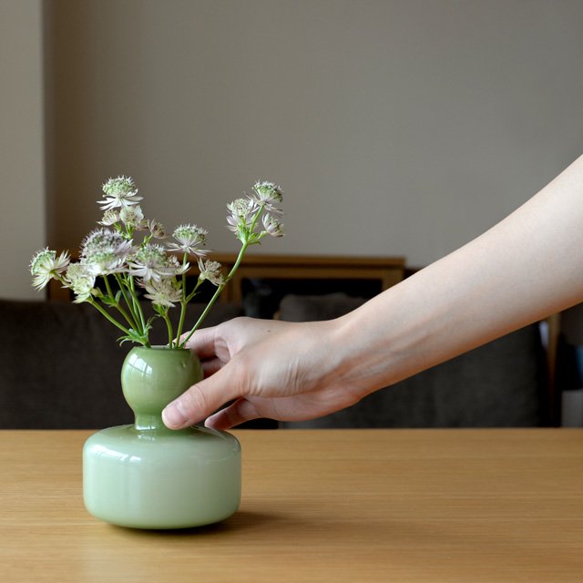 マリメッコ Marimekko 花瓶 フラワーベース オリーブオパール 601 北欧 フィンランド 手吹きガラス くらすかたち