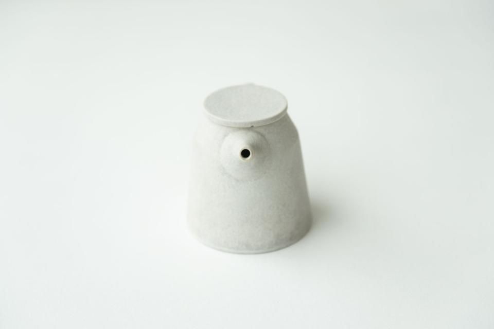 桑原典子 さん　白　陶器ポット ハンドル付き 桑原典子 さん 白 陶器ポット ハンドル付き