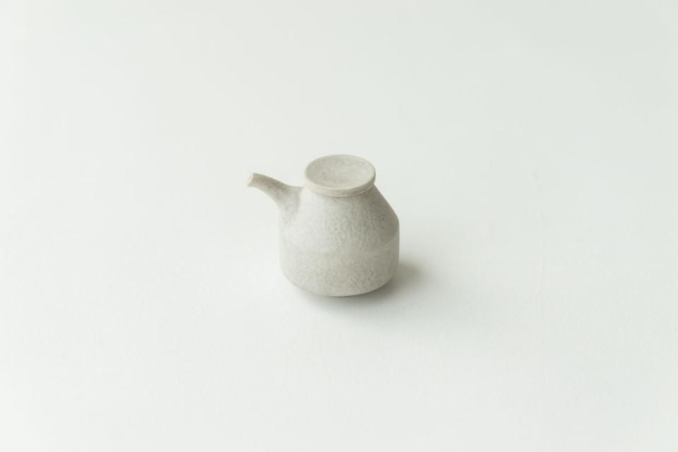 しょうゆ差し［白］／桑原典子