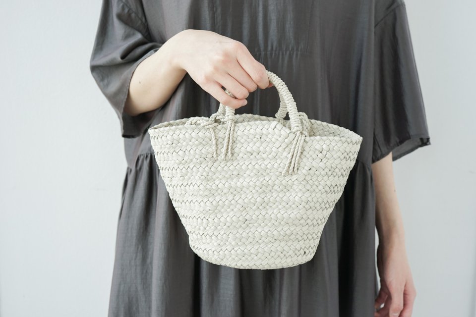 LEATHER BASKET S + SHOULDER［IVORY］／Aeta