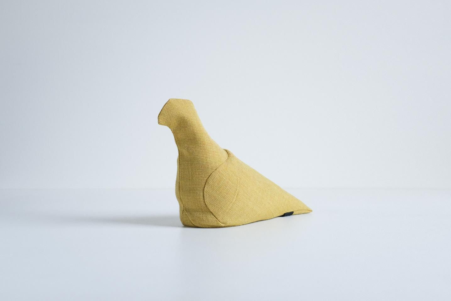 pigeon service [yellow]／Thomas Eyck／Christien Meindertsma