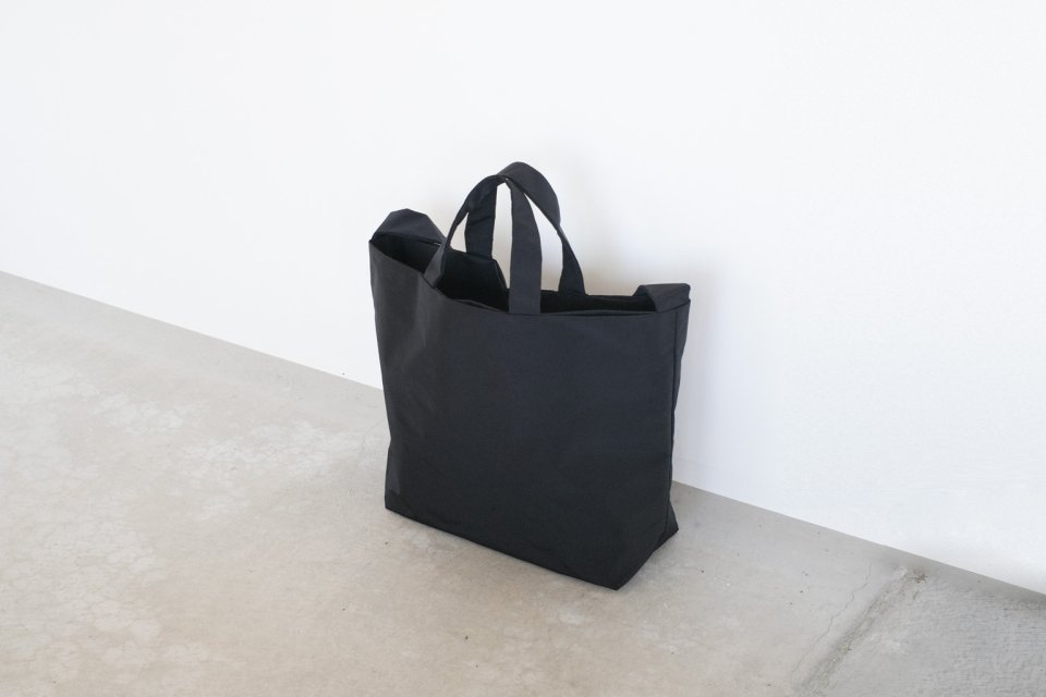 NYLON SHOULDER TOTE M／BLACK／Aeta