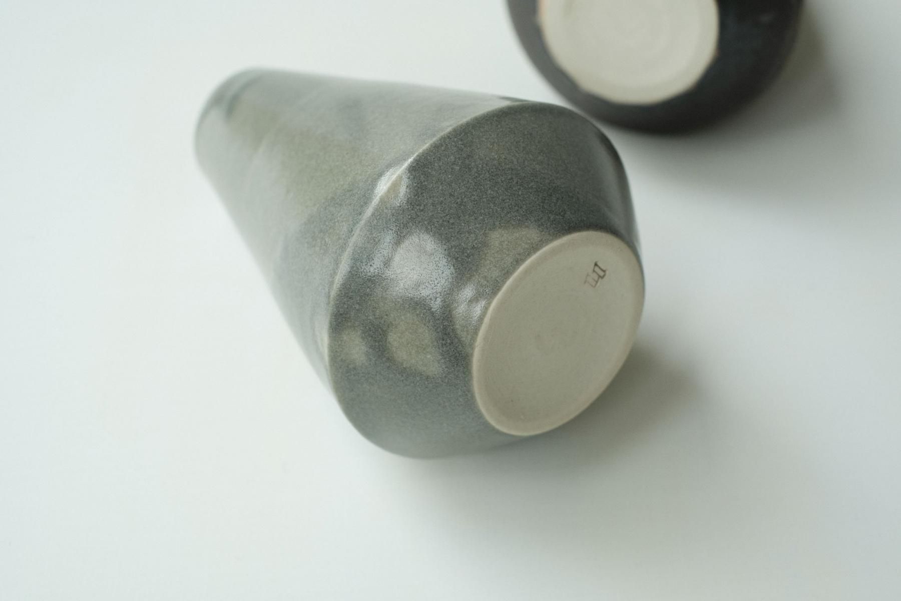 花器 三角錐 [グレー] ／ nakamurakenoshigoto