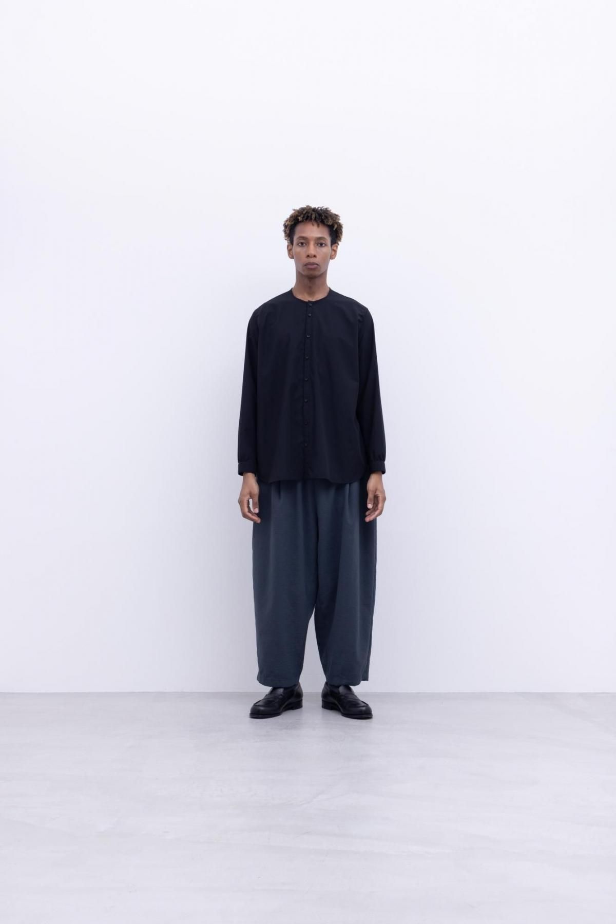 ブラック プリーツフレアシャツ kiryuyrik - FlareShirt / サテン生地フレアシャツ / ブラック